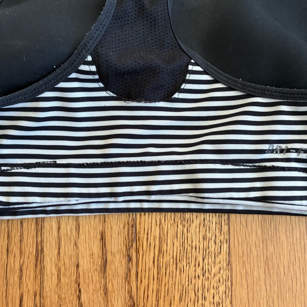 Nike Women's Striped Sports Bra in Black and White - Picture 3 of 4